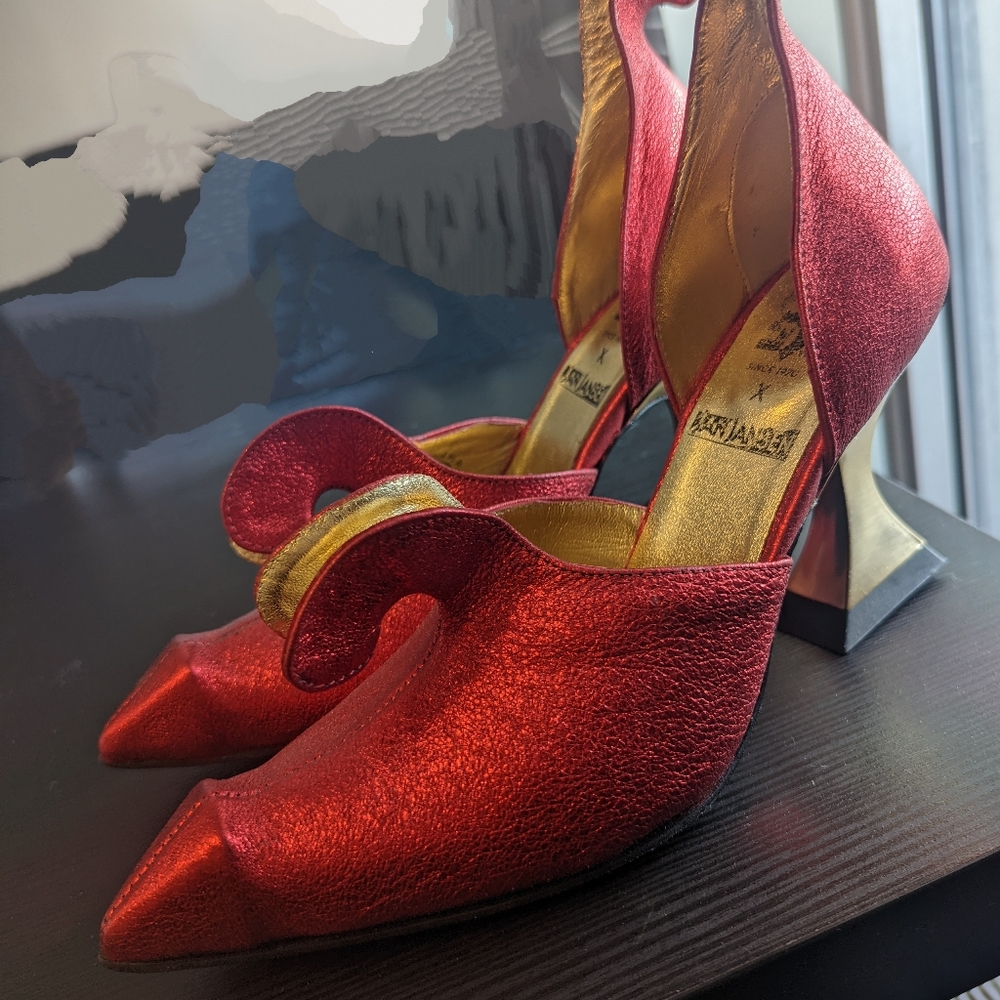 Fluevog Jan Jansen in Red/Gold, Size 6.5 - Picture 4 of 5